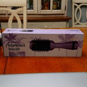 Adagio Blowout Brush